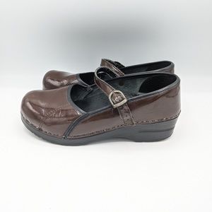 Sanita clogs brown women’s size 37 Euro 6 US